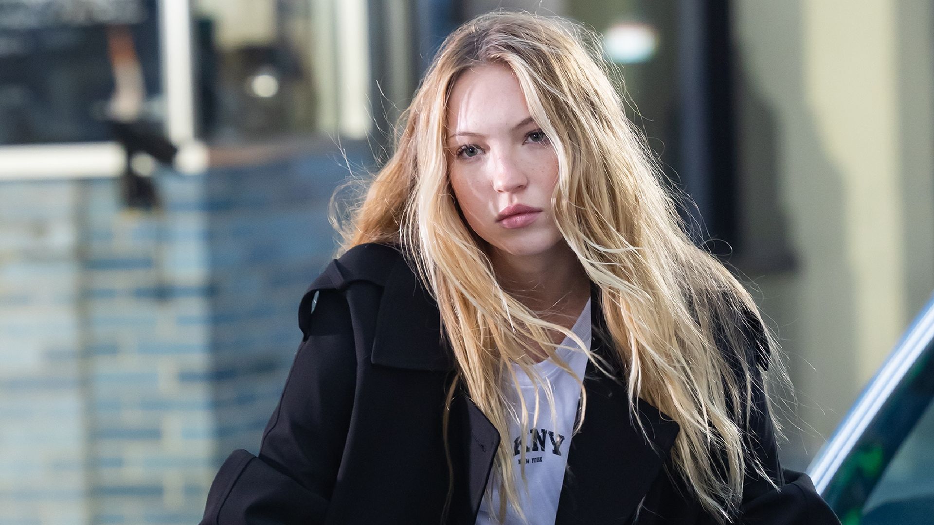 Lila Moss’ cool-girl street style look oozes Kate Moss casual