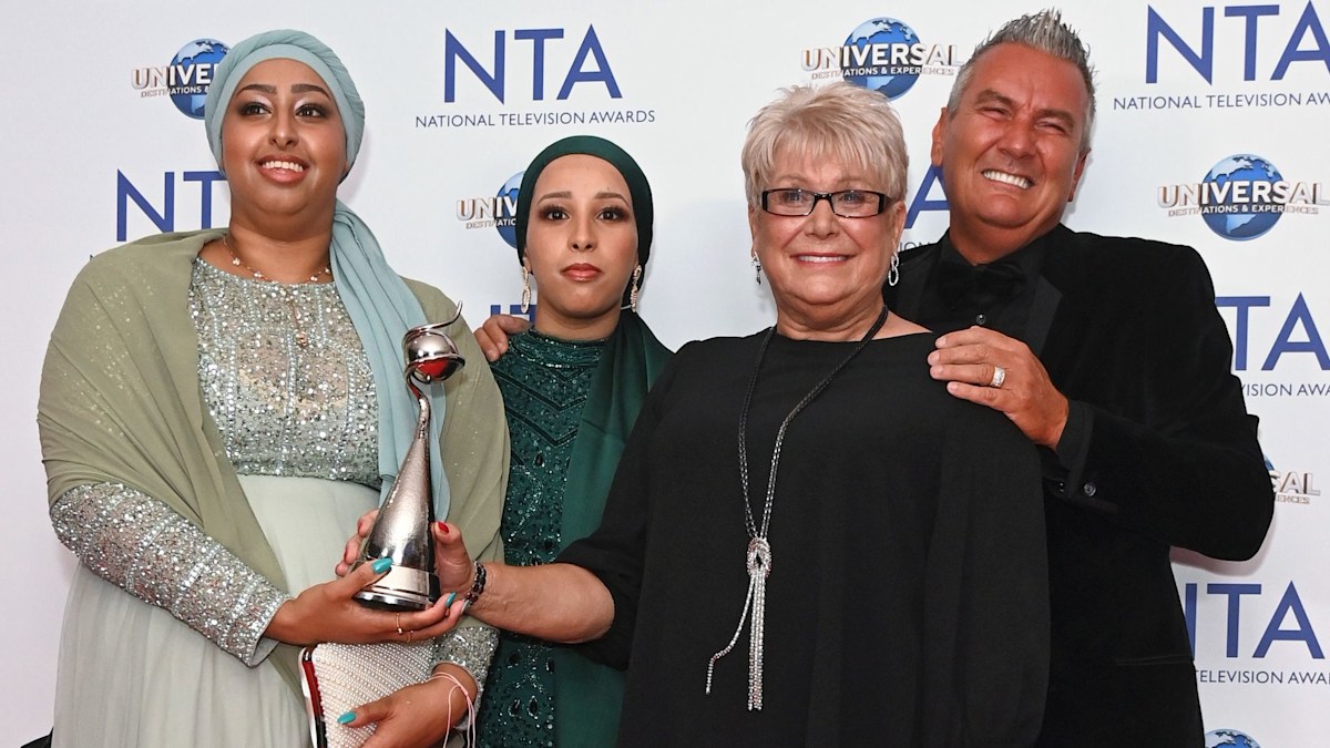 Gogglebox stars Jenny and Lee pay heartfelt tribute to late costars after NTA win watch HELLO!