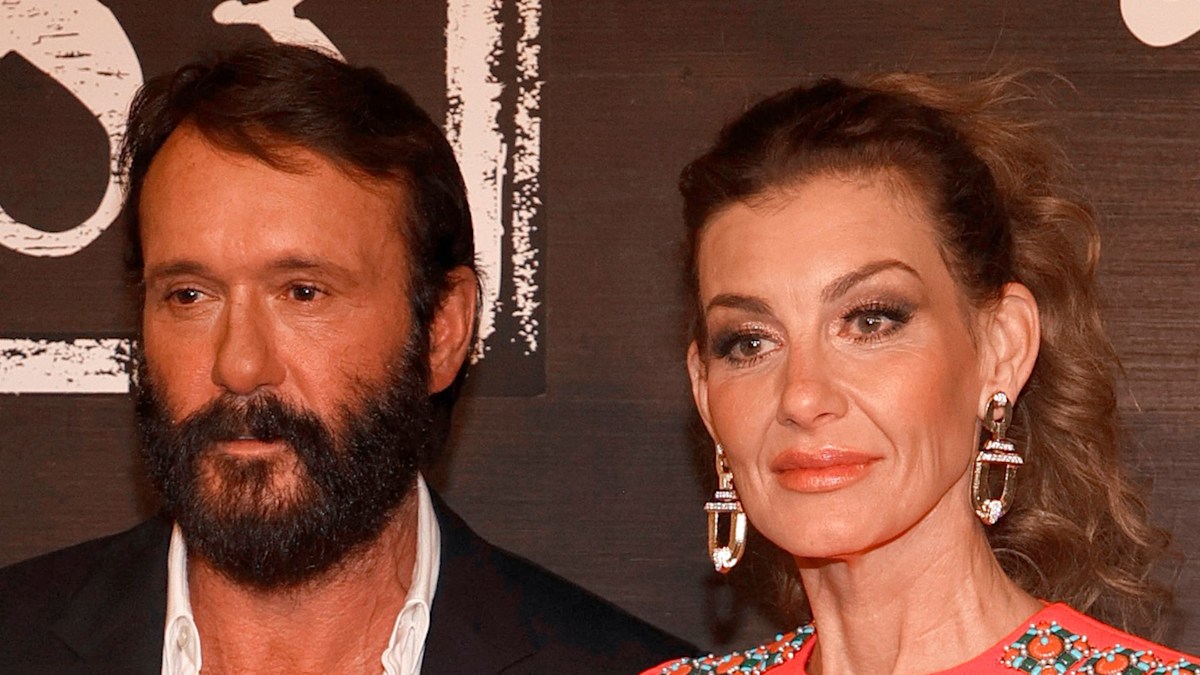 Tim McGraw seen with a cane as he's supported by Faith Hill in rare sighting — photo