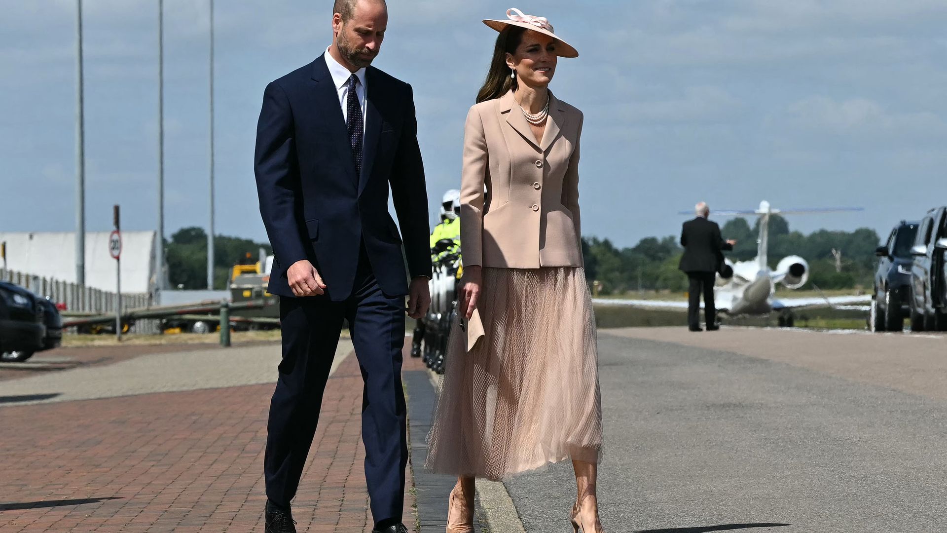 William and Kate arrive to greet France's President Emmanuel Macron and his wife Brigitte Macron 