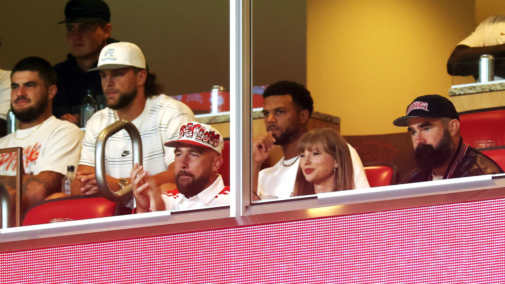 taylor swift travis kelce arrowhead stadium