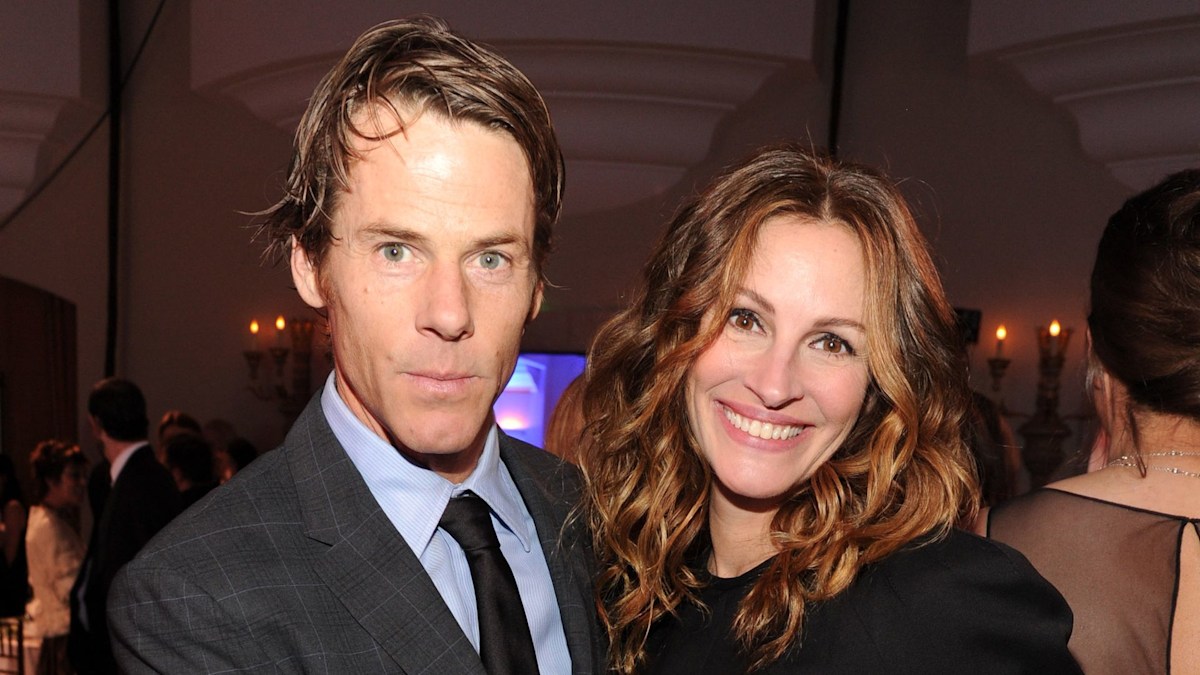 Julia Roberts shares intimate vacation photo as she celebrates 23rd wedding anniversary with husband Danny Moder