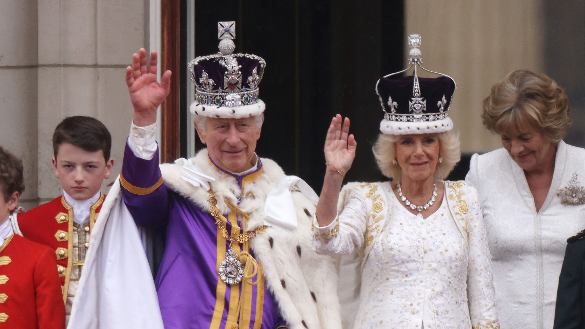 Charles and Camilla wave from balcony on coronation