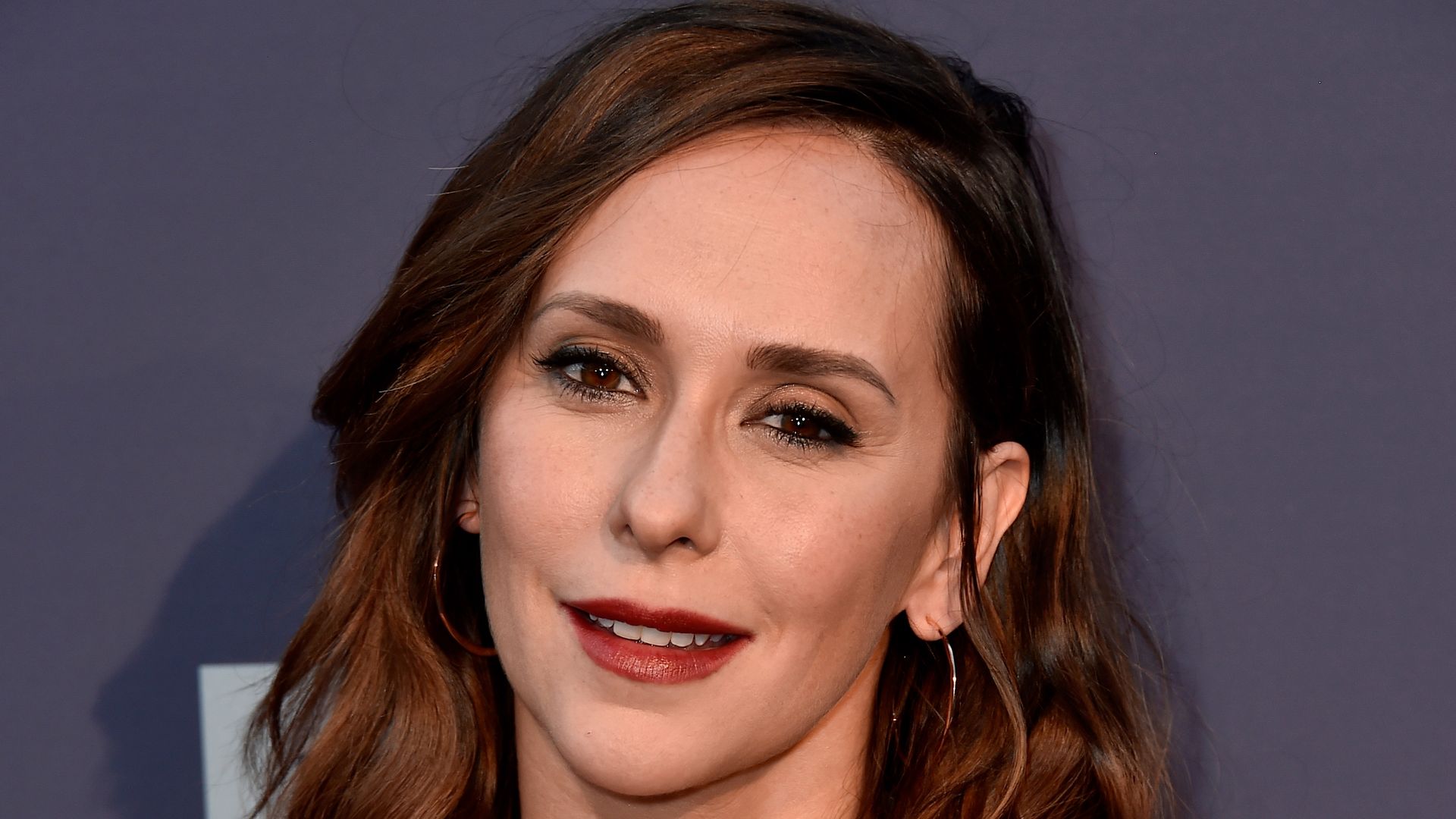 9-1-1 star Jennifer Love Hewitt returns to Lifetime for a brand new Christmas project – with her husband and three kids