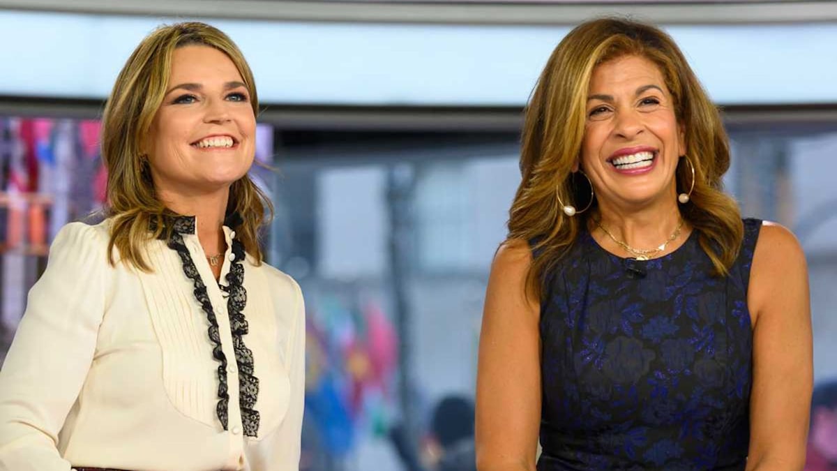 Today's Hoda Kotb and Savannah Guthrie deliver bad news on show related to  ongoing issue | HELLO!
