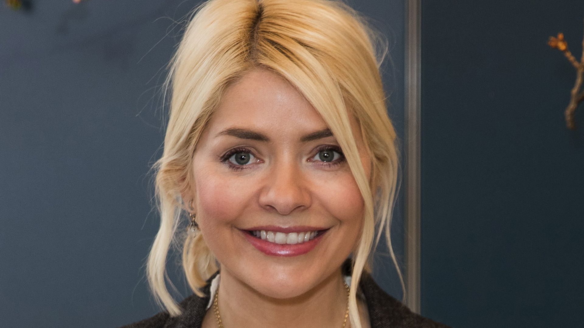 This Mornings Holly Willoughby Glows In Stunning Selfie During Special