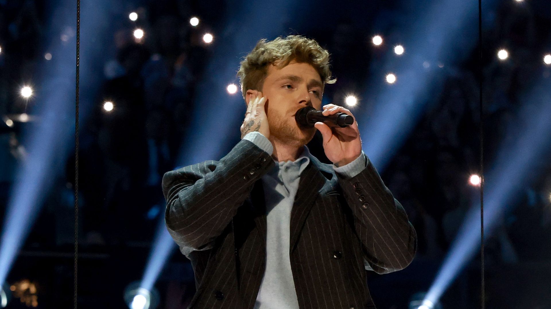 Le chanteur « ordinaire » Alex Warren révèle une erreur majeure en live lors de la performance des Grammys 1 0d65fecae5d2 gettyimages 2259485361