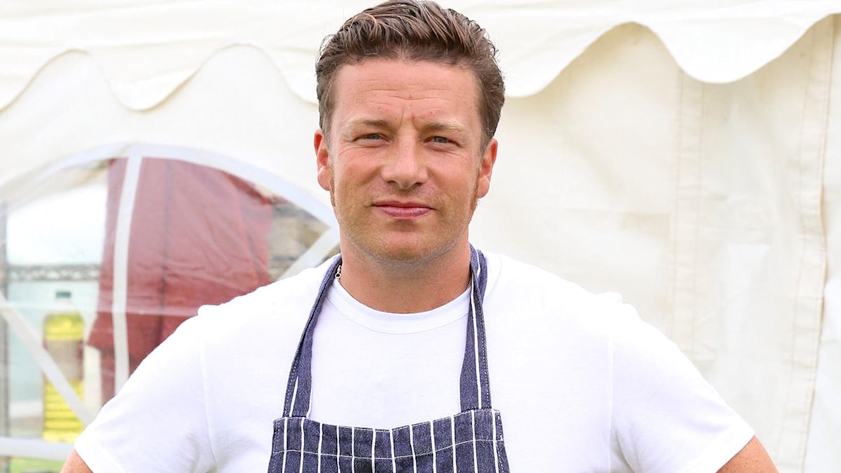 Jamie Oliver divides fans with unusual dinner recipe but son Buddy