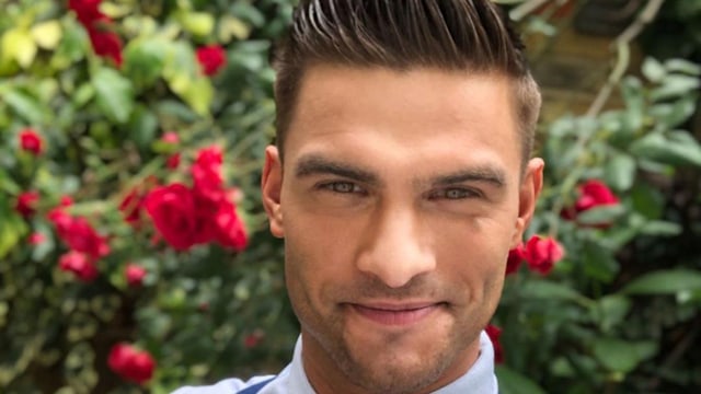 aljaz posing