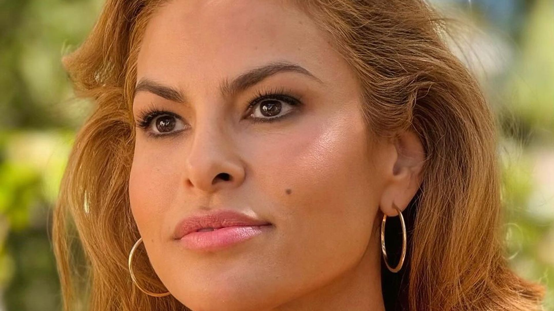 Eva Mendes looked solemn in her latest post