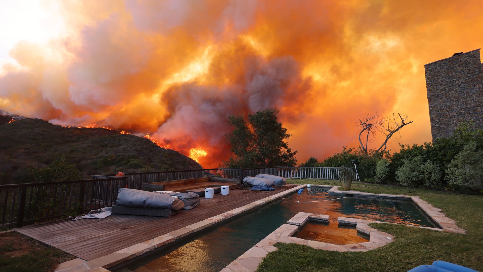 Shocking before and after photos of LA amid devastating wildfires | HELLO!