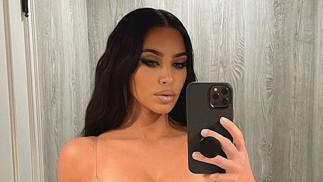 kim kardashian waist selfie in bathroom