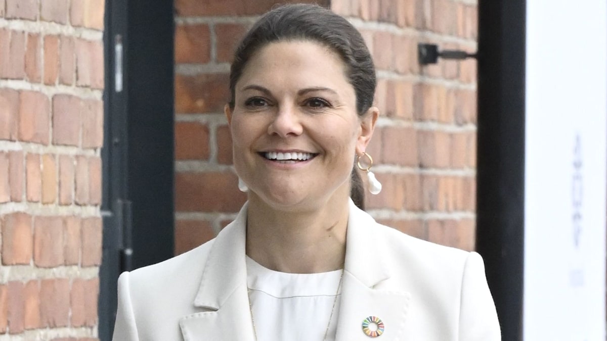 Crown Princess Victoria is the epitome of elegance in fitted power suit ...