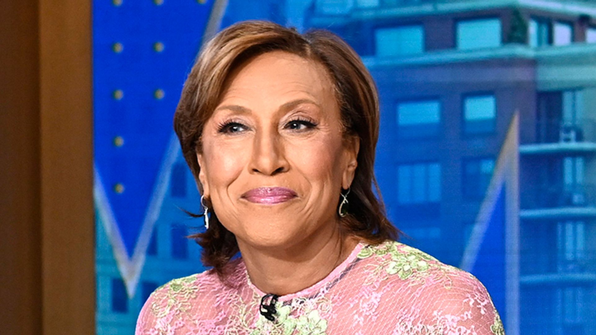 Robin Roberts tries to keep GMA co-host ‘away’ during live studio takeover