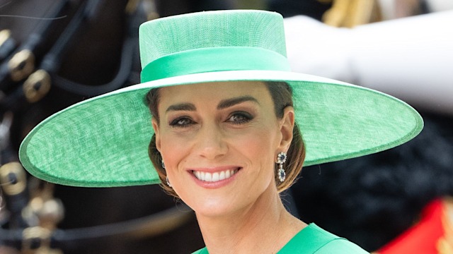  Catherine in carriage waving in green hat and dress