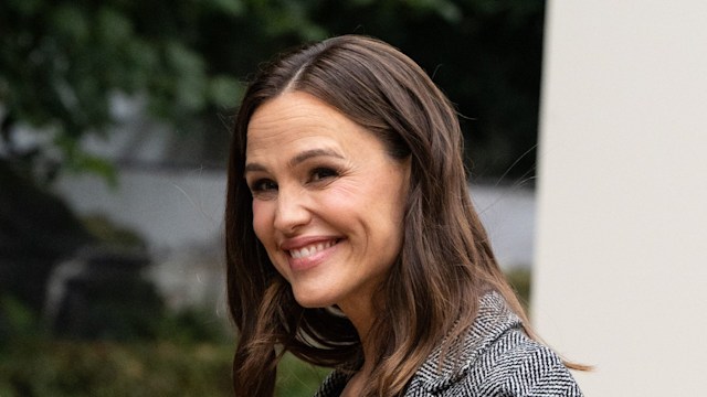 Jennifer Garner wears Dior outside the Dior show during Womenswear Spring/Summer 2025