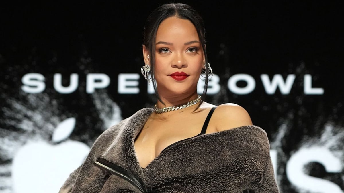 The story behind the 5,000 dollar shoes Rihanna wore for her Super Bowl  halftime show