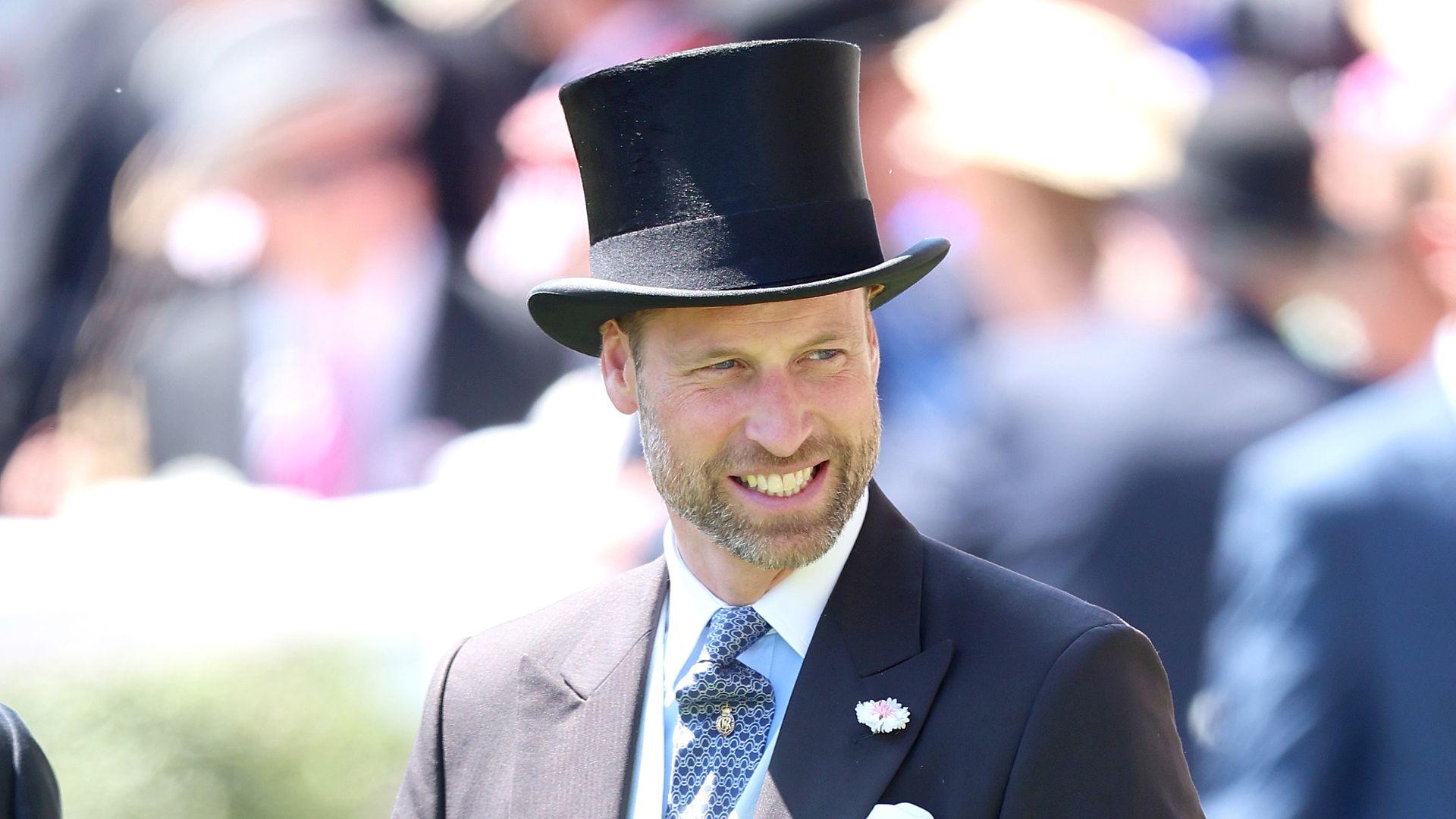 Prince William in a suit and top hat at Ascot