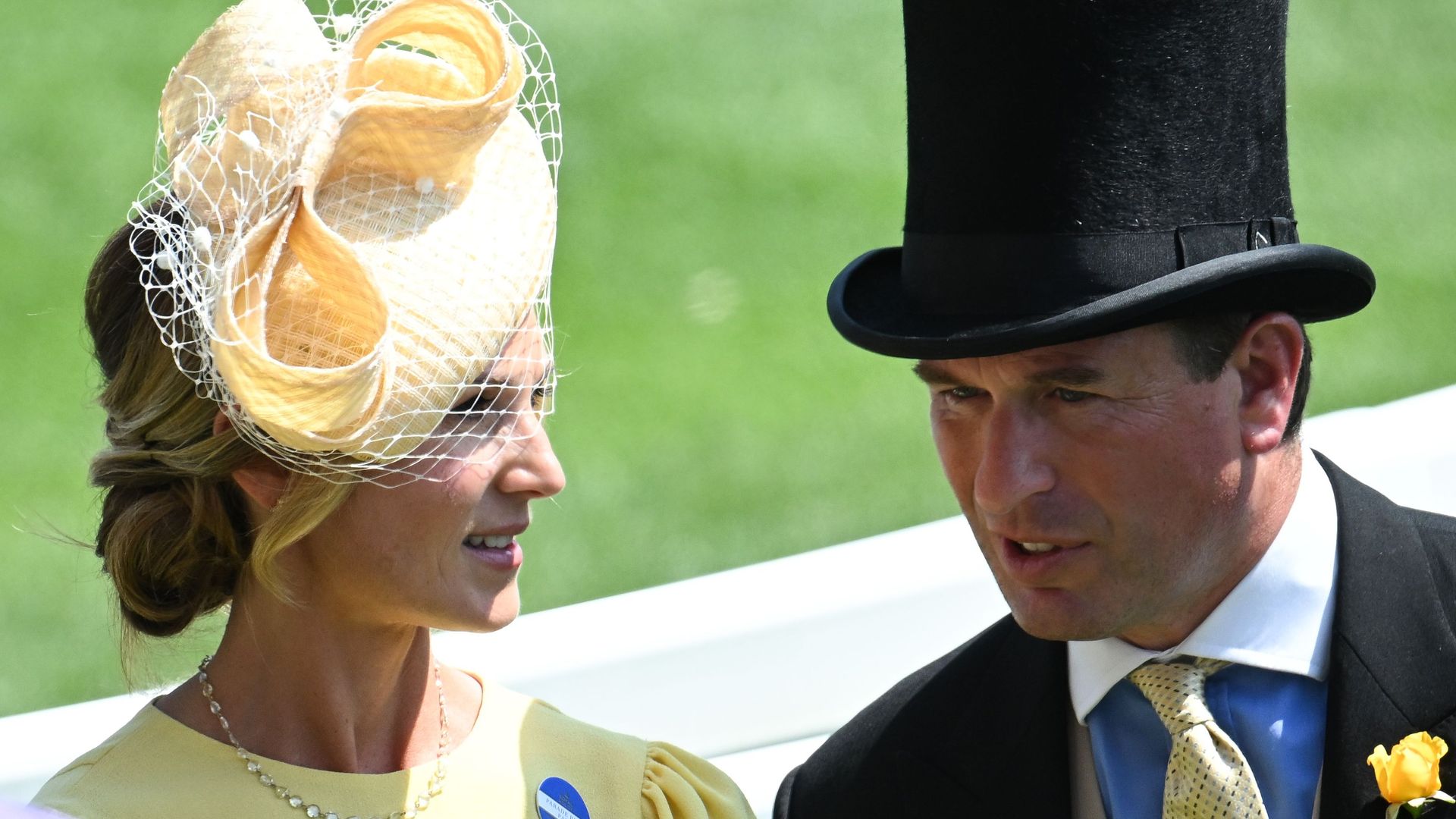 Harriet Sperling in a yellow dress looking at Peter Phillips at Ascot