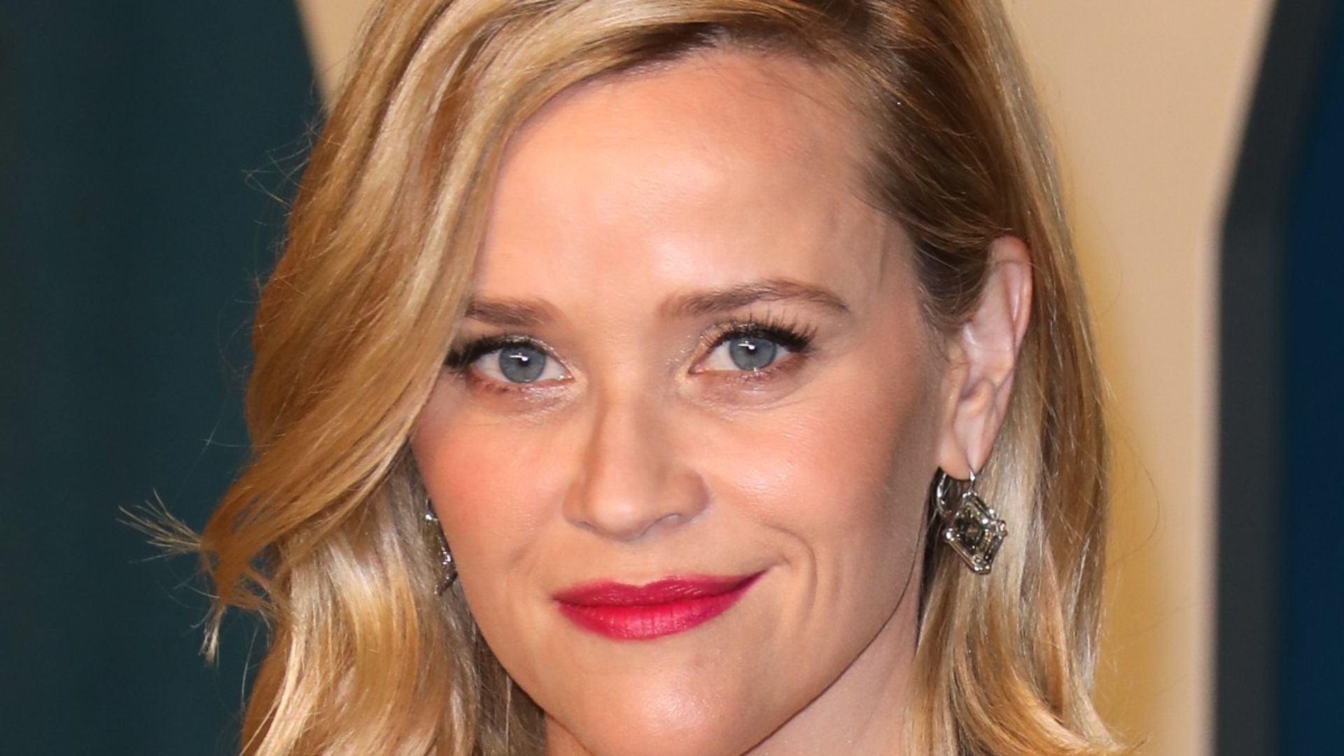 reese witherspoon close up