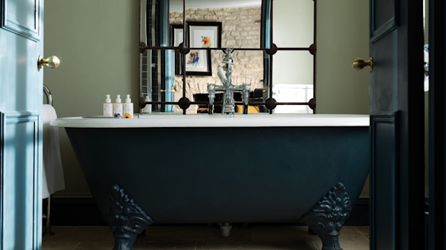 Bathtub inside room at Wheatsheaf Inn, Northleach