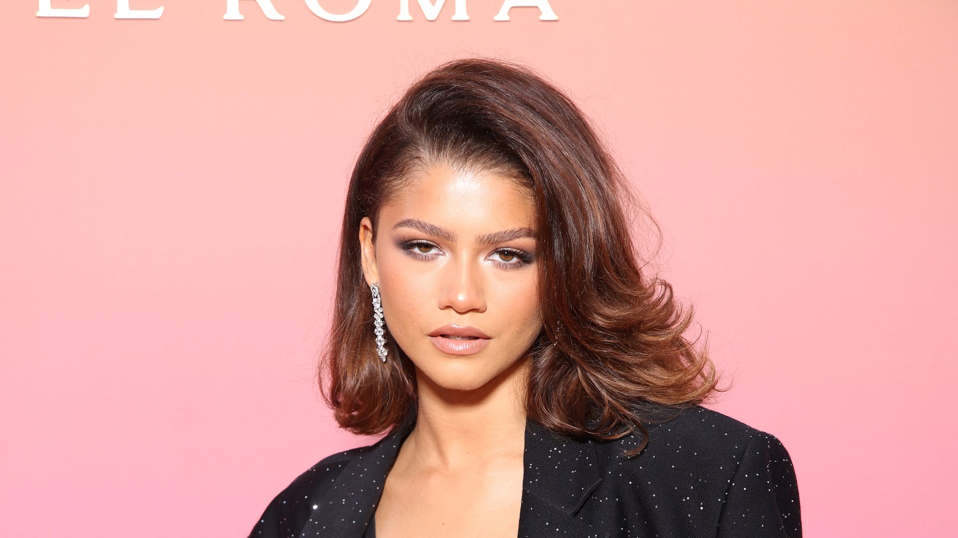 Zendaya just had a near wardrobe malfunction and it turned out pretty ...