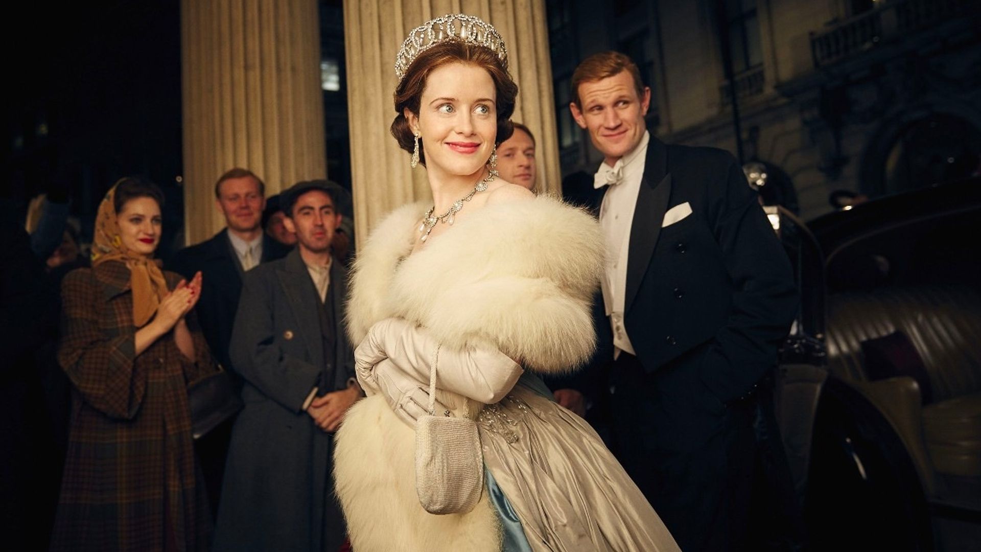 the crown queen claire foy