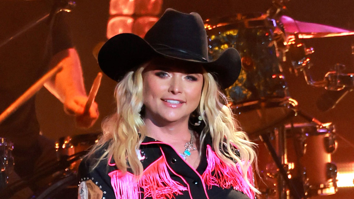 Miranda Lambert's cheeky 3-word response after fan throws bra on stage mid-concert HELLO!