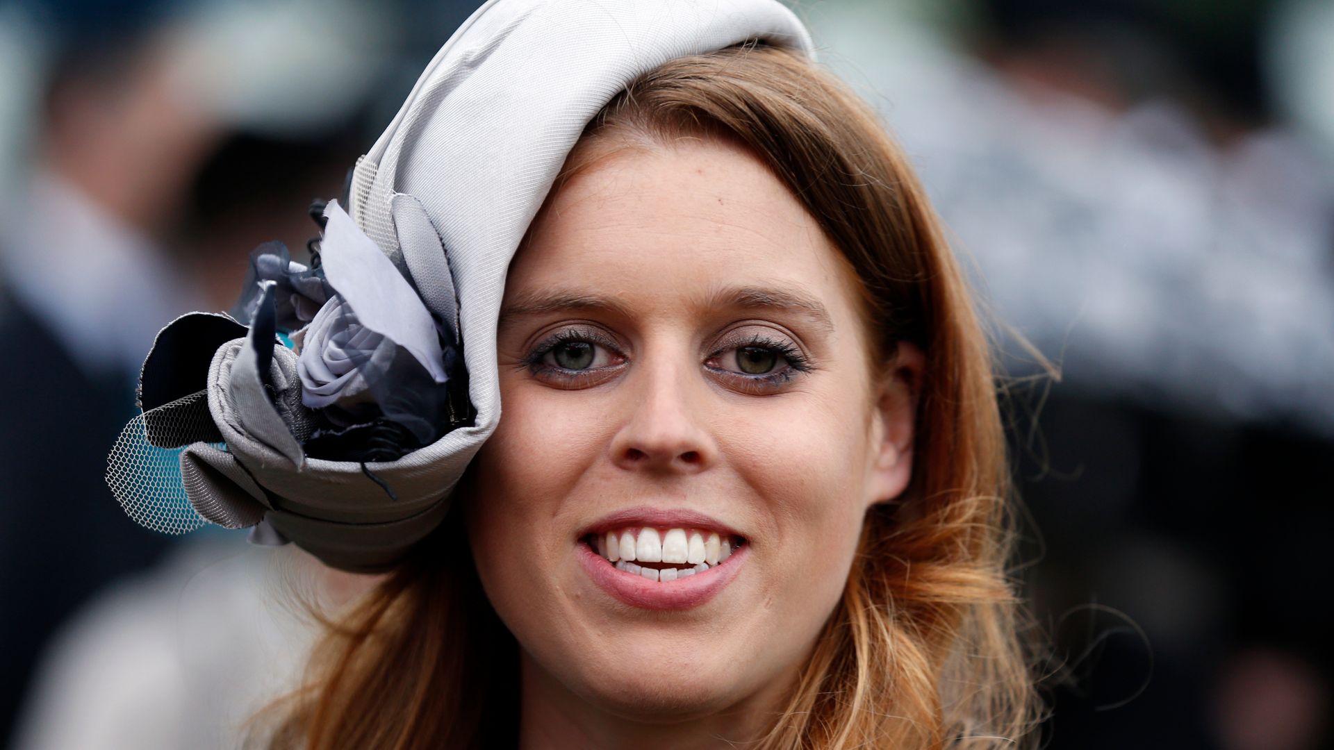 Princess Beatrice looks so pretty in rosebud dress with nipped-in waist ...