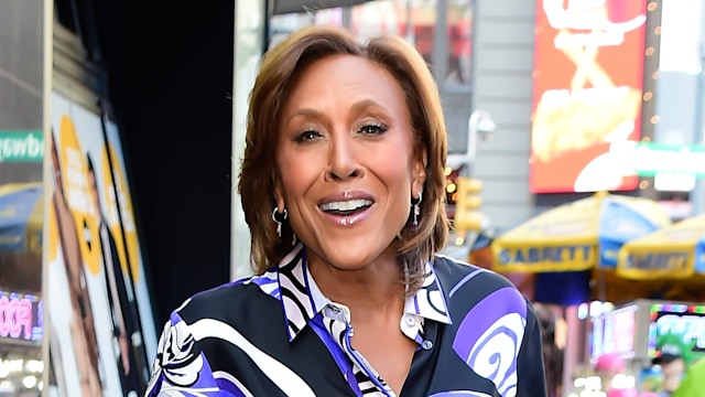 Robin Roberts walking in NYC