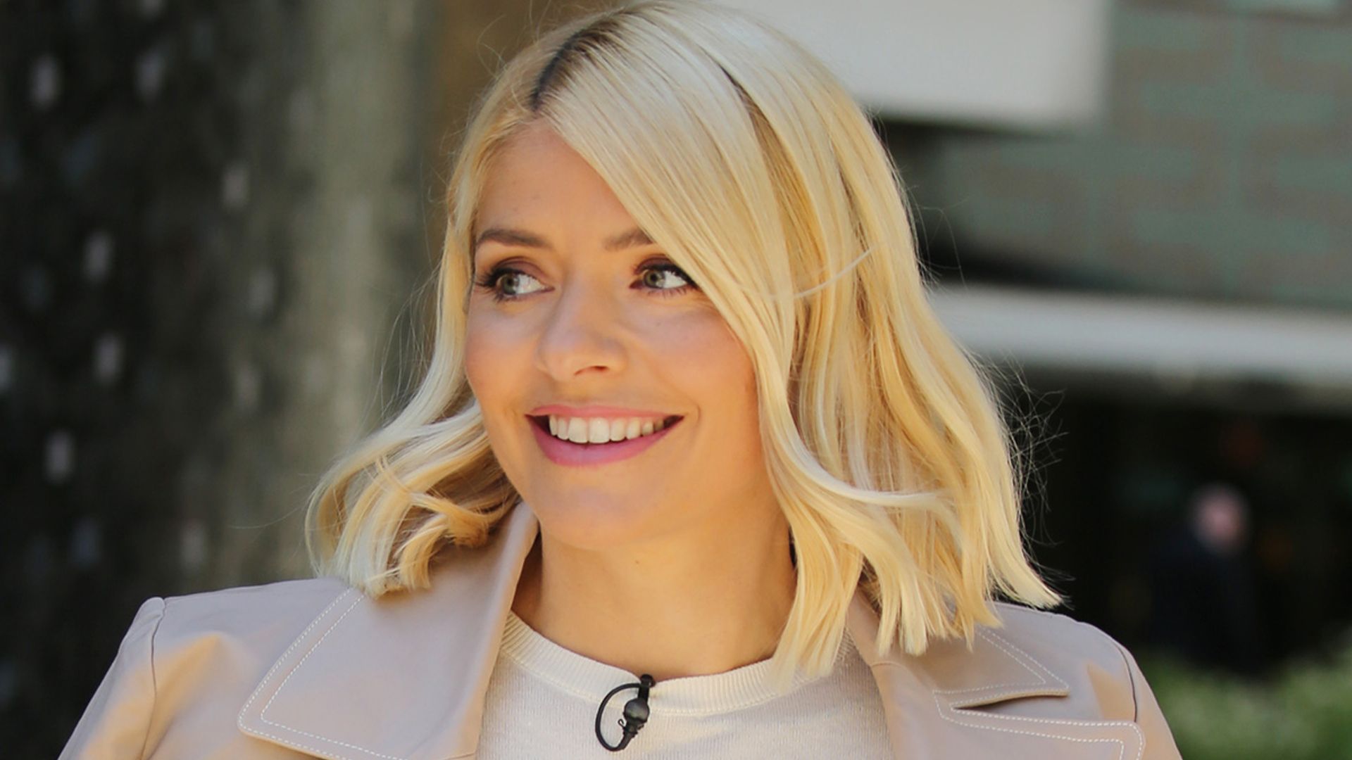 holly willoughby trench coat