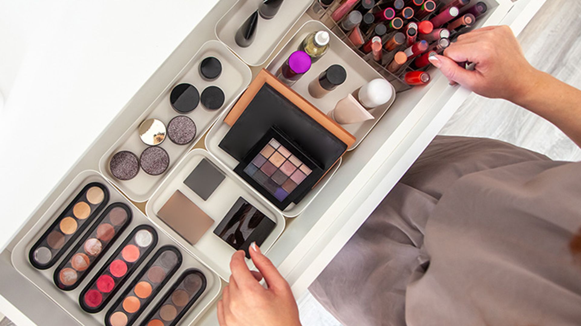 makeup storage