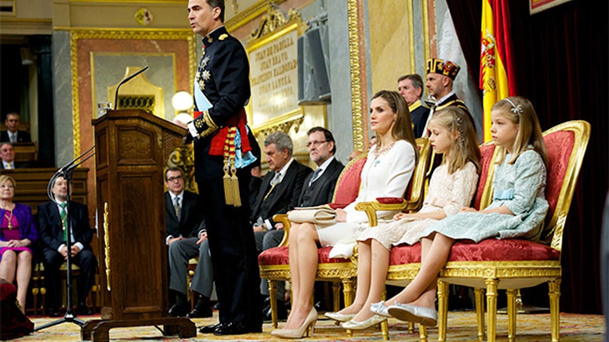 King Felipe VI of Spain, Queen Letizia of Spain, Princess Sofia and  Princess Leonor at the Congress during the Kings first speech to make his  proclamation as King of Spain to the