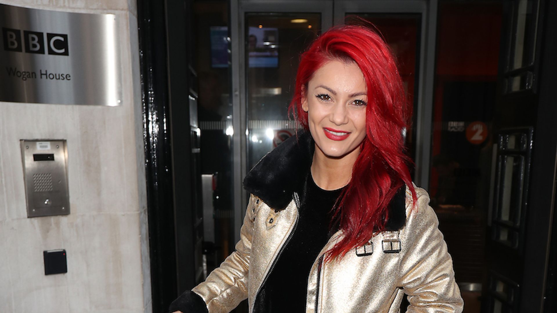 Dianne Buswell Showcases Gorgeous Hair Transformation See What Shes