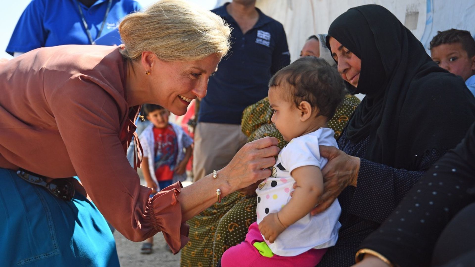 countess of wessex meets toddler lebanon