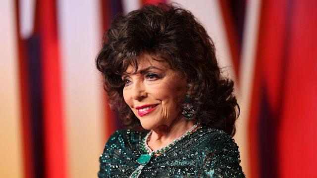 Joan Collins attends the 2024 Vanity Fair Oscar Party Hosted By Radhika Jones at Wallis Annenberg Center for the Performing Arts on March 10, 2024 in Beverly Hills, California