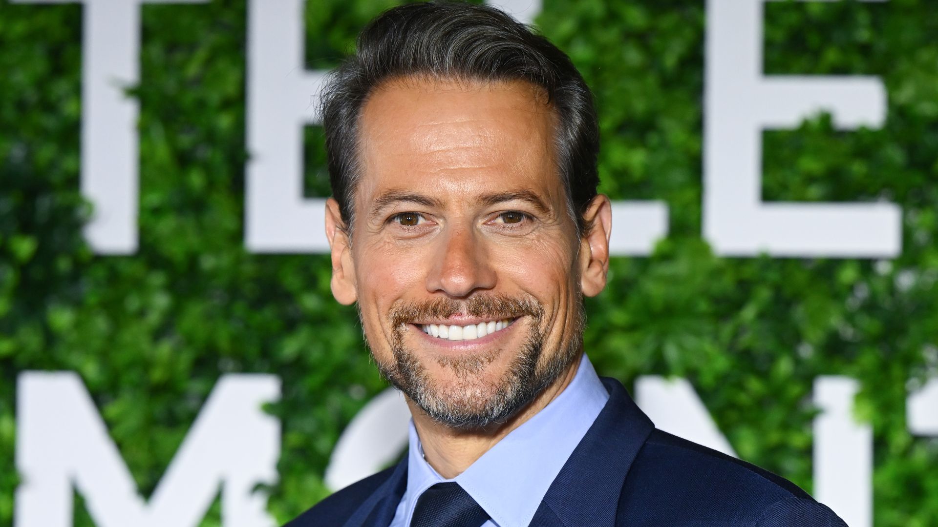 Ioan Gruffudd smiling at a red carpet event