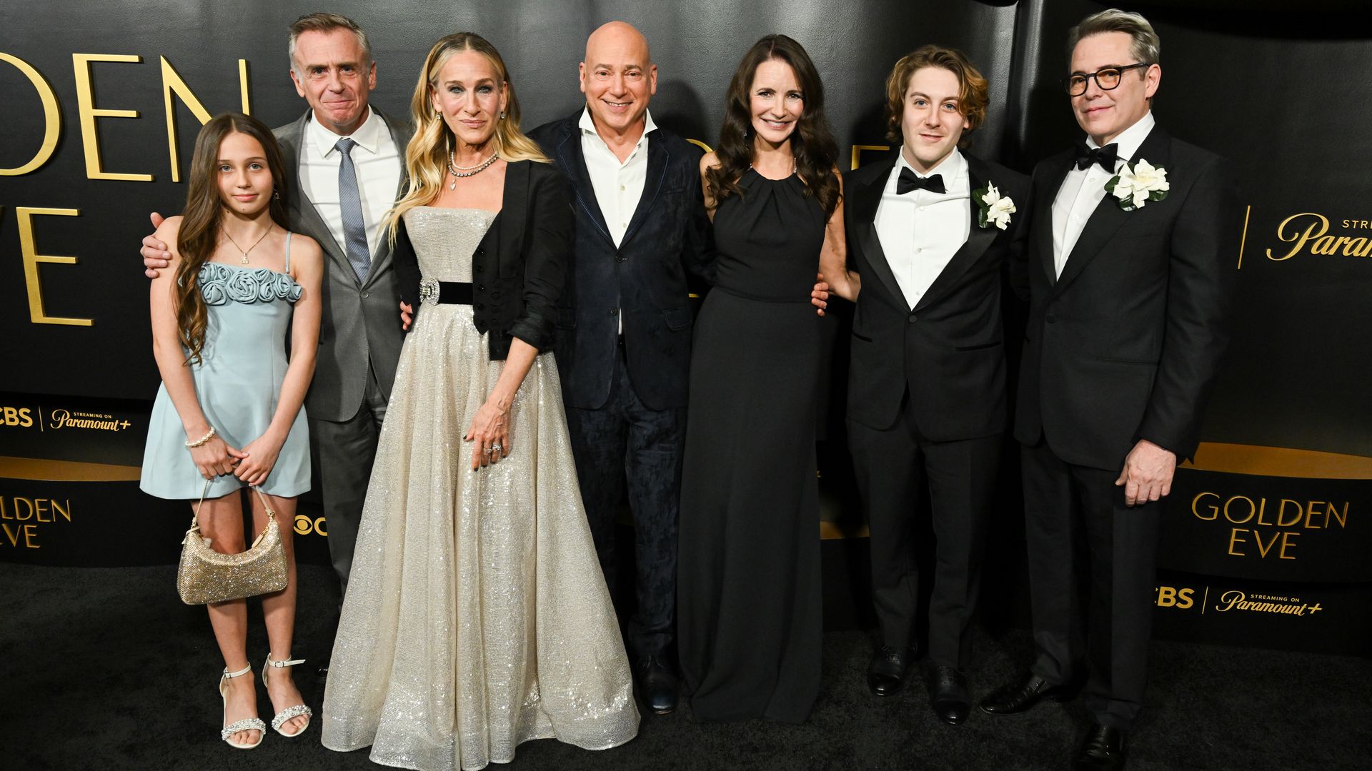 Sarah Jessica Parker and Kristin Davis have a Sex and the City family reunion on the red carpet