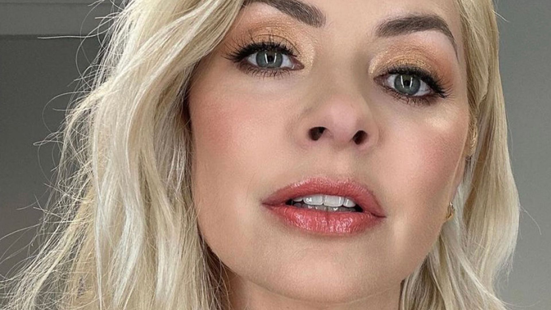 holly willoughy hair makeup