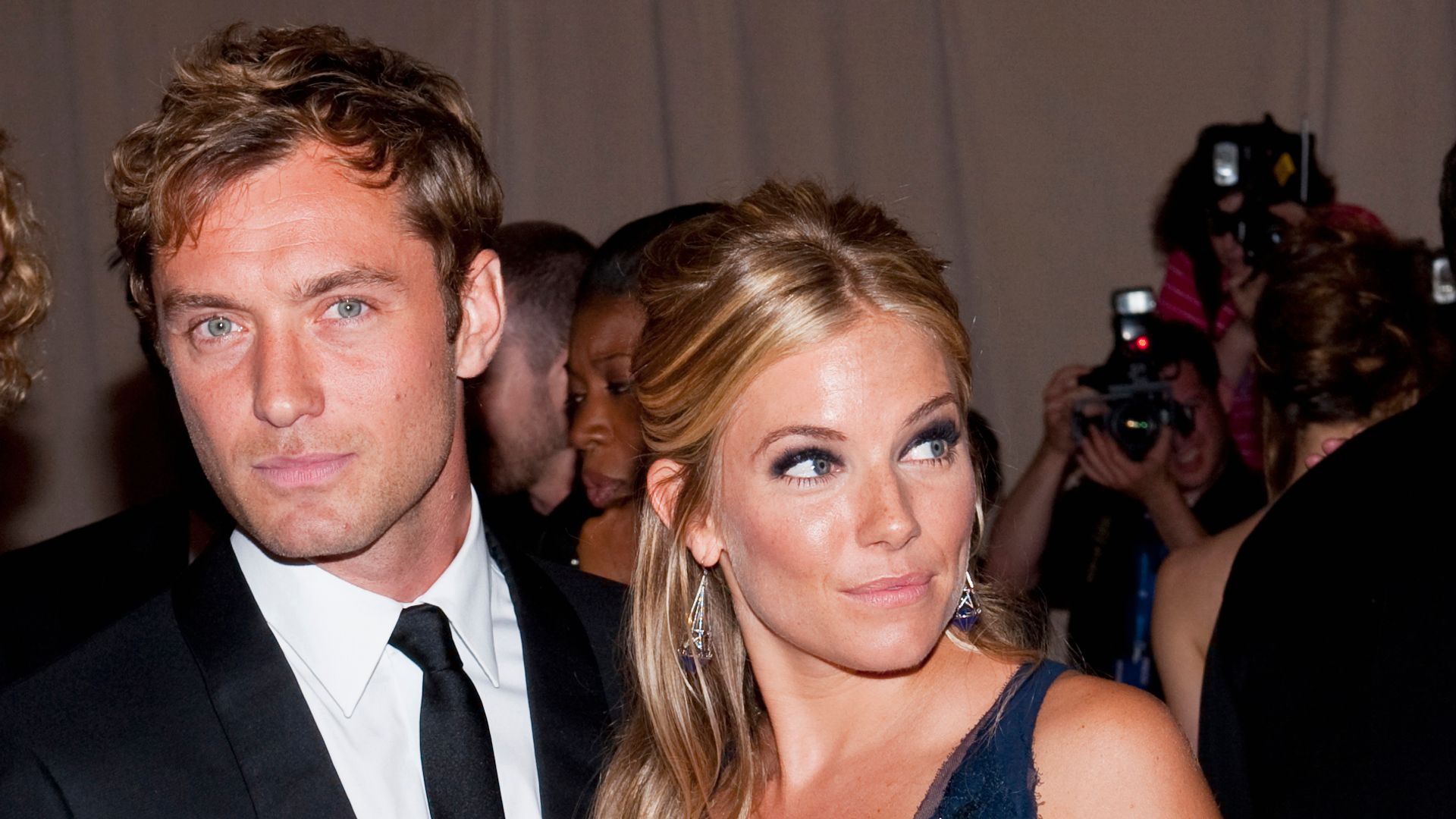Jude Law and Sienna Miller at The Metropolitan Museum of Art in New York City in 2010