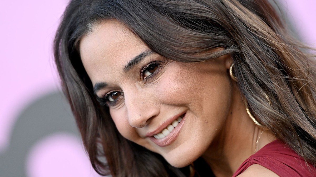 Emmanuelle Chriqui, 50, flaunts figure in tiny bikini