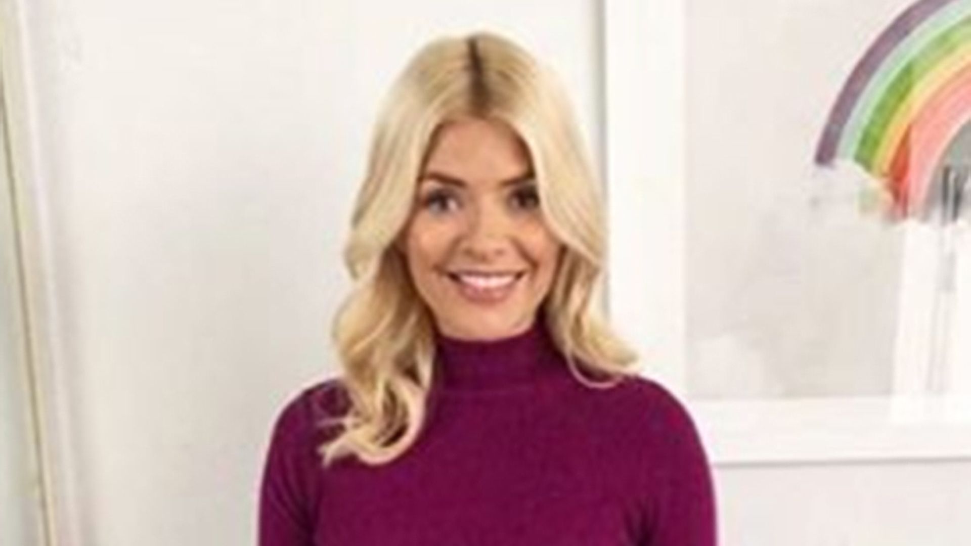 holly willoughby pink skirt