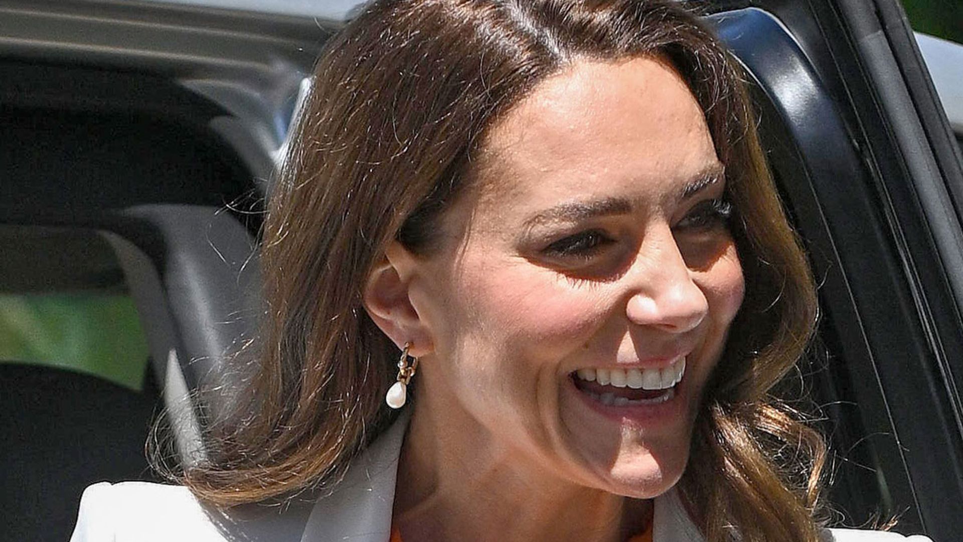 Kate Middleton dons slick power suit to meet the Prime Minister of Jamaica