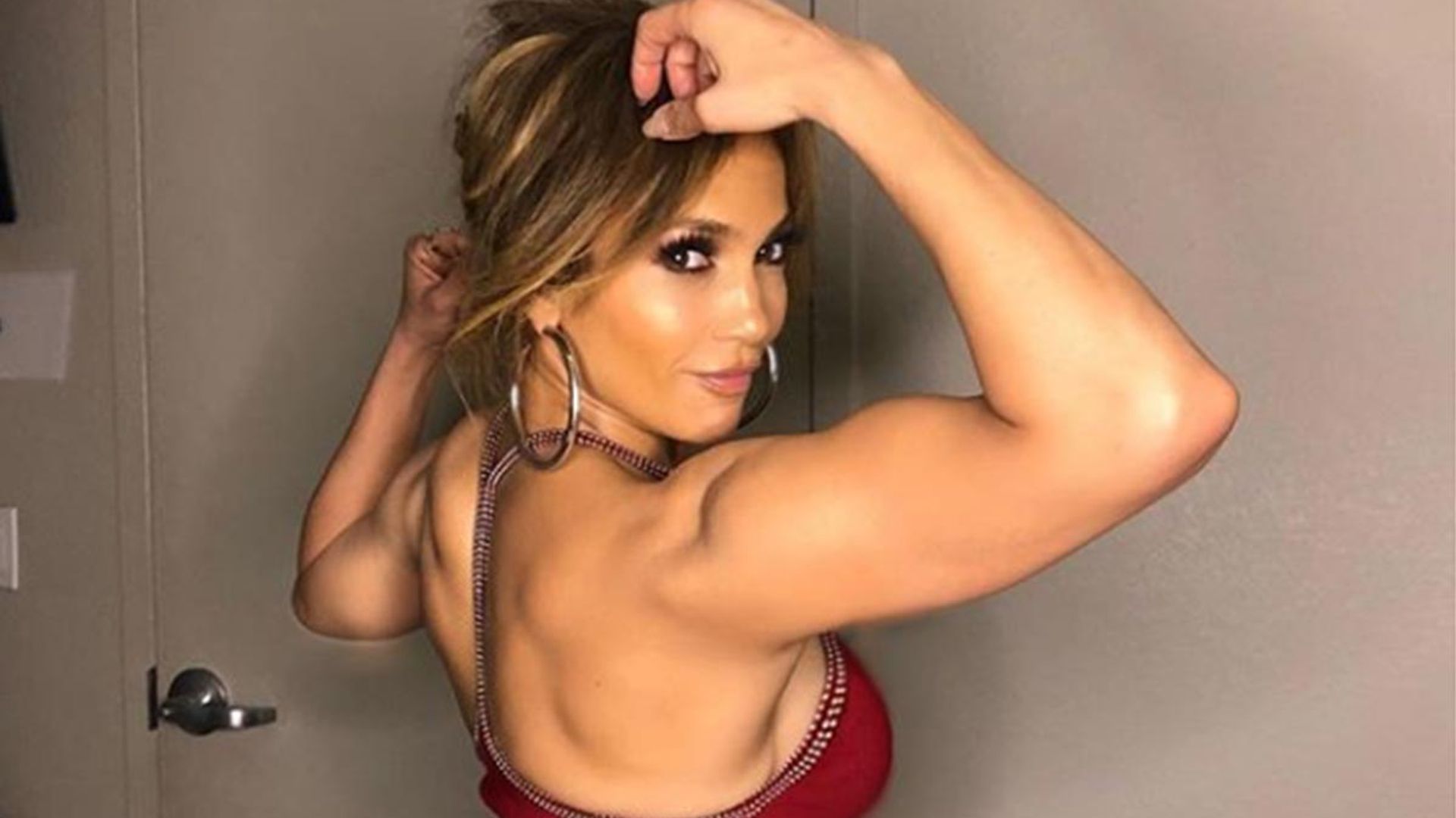 Jennifer Lopez muscles pose