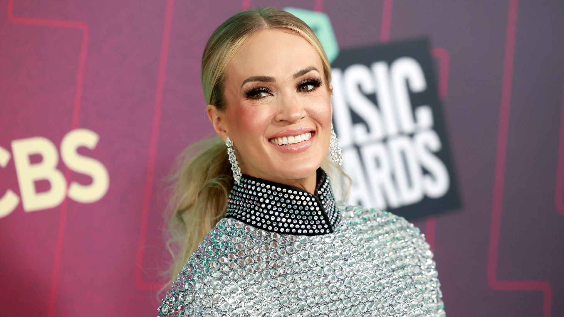  Carrie Underwood attends the 2023 CMT Music Awards in a silver dress