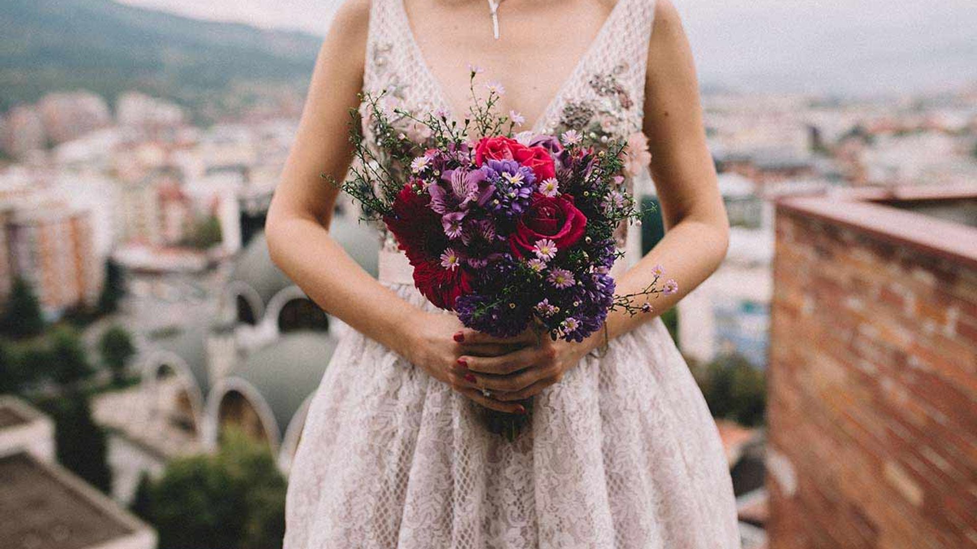 bride wedding flowers