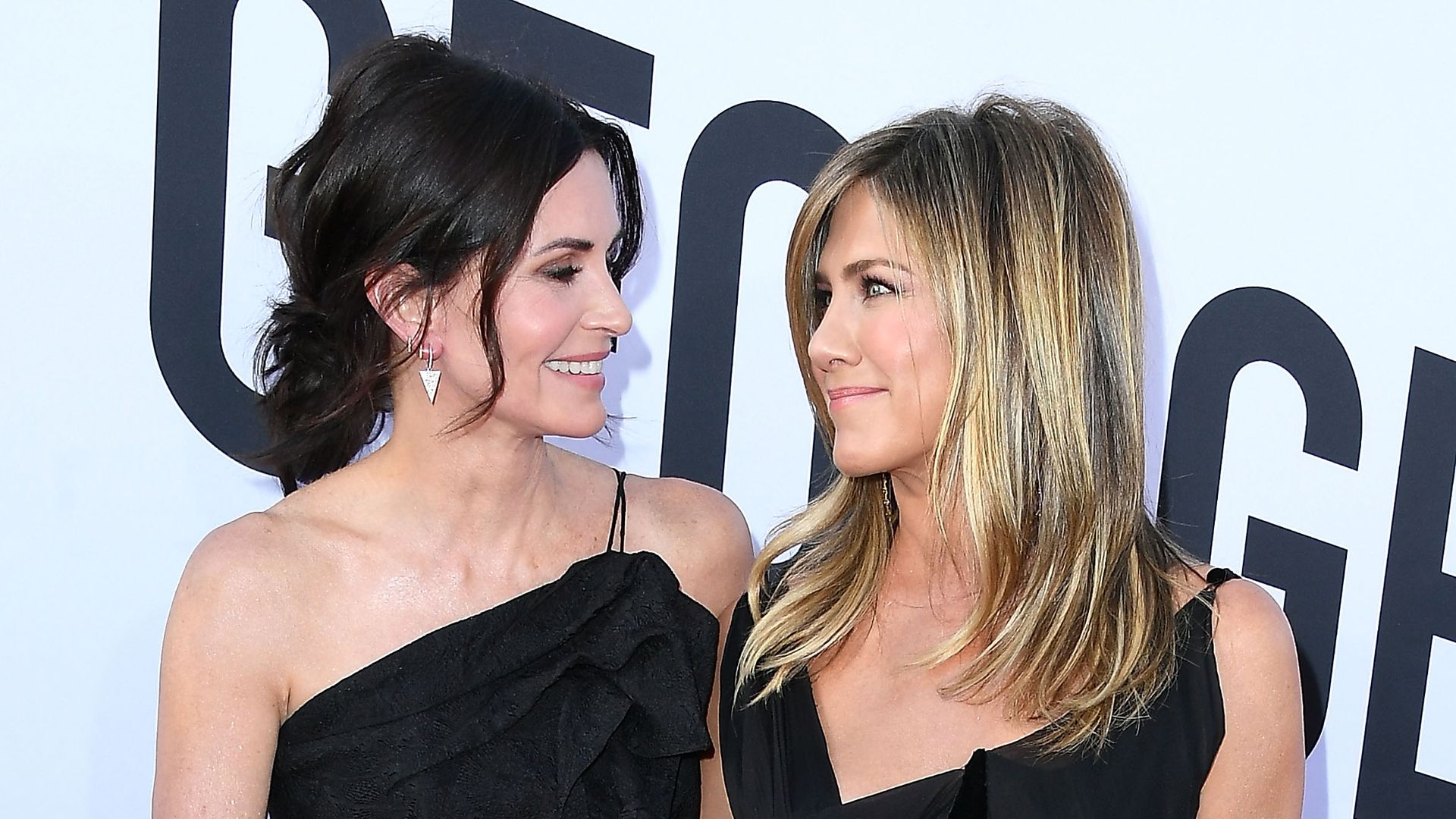 Courteney Cox, Jennifer Aniston arrives at the American Film Institute's 46th Life Achievement Award Gala Tribute To George Clooney on June 7, 2018 in Hollywood, California