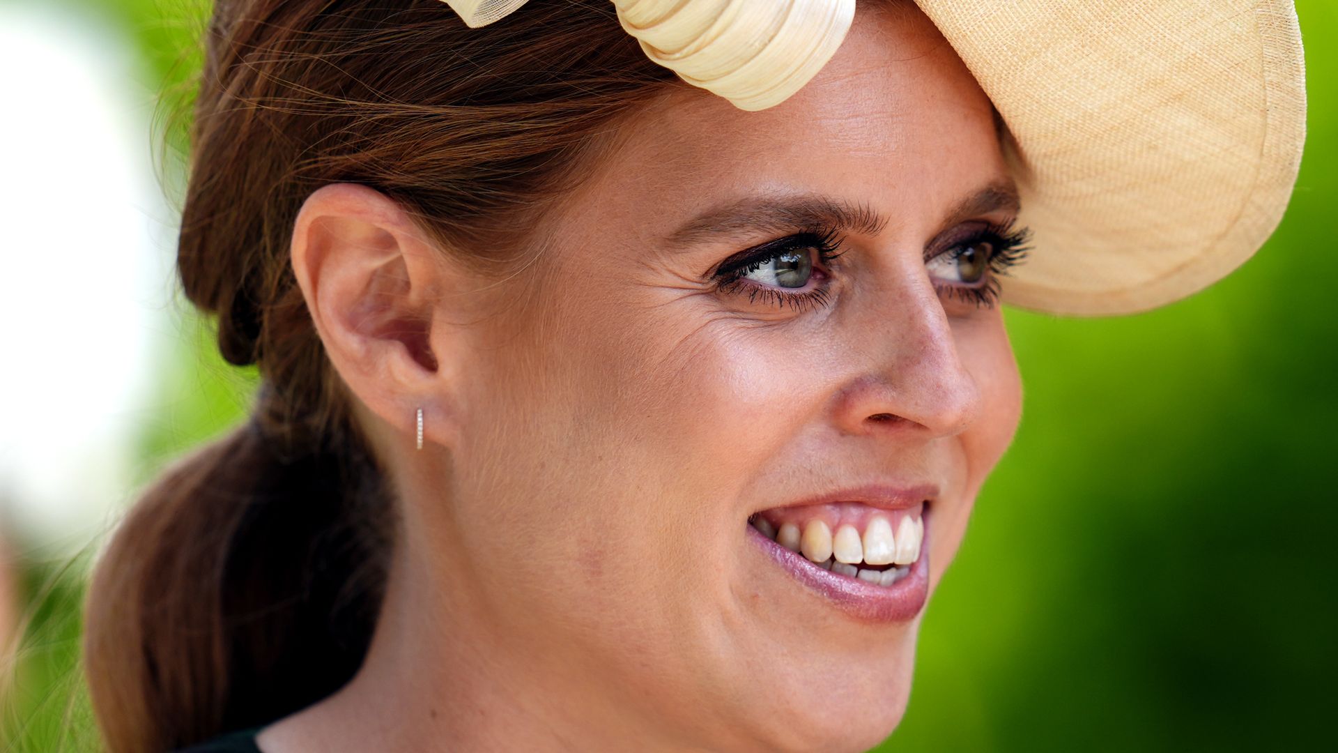 Princess Beatrice’s flowing hair transformation – the big sign she was pregnant