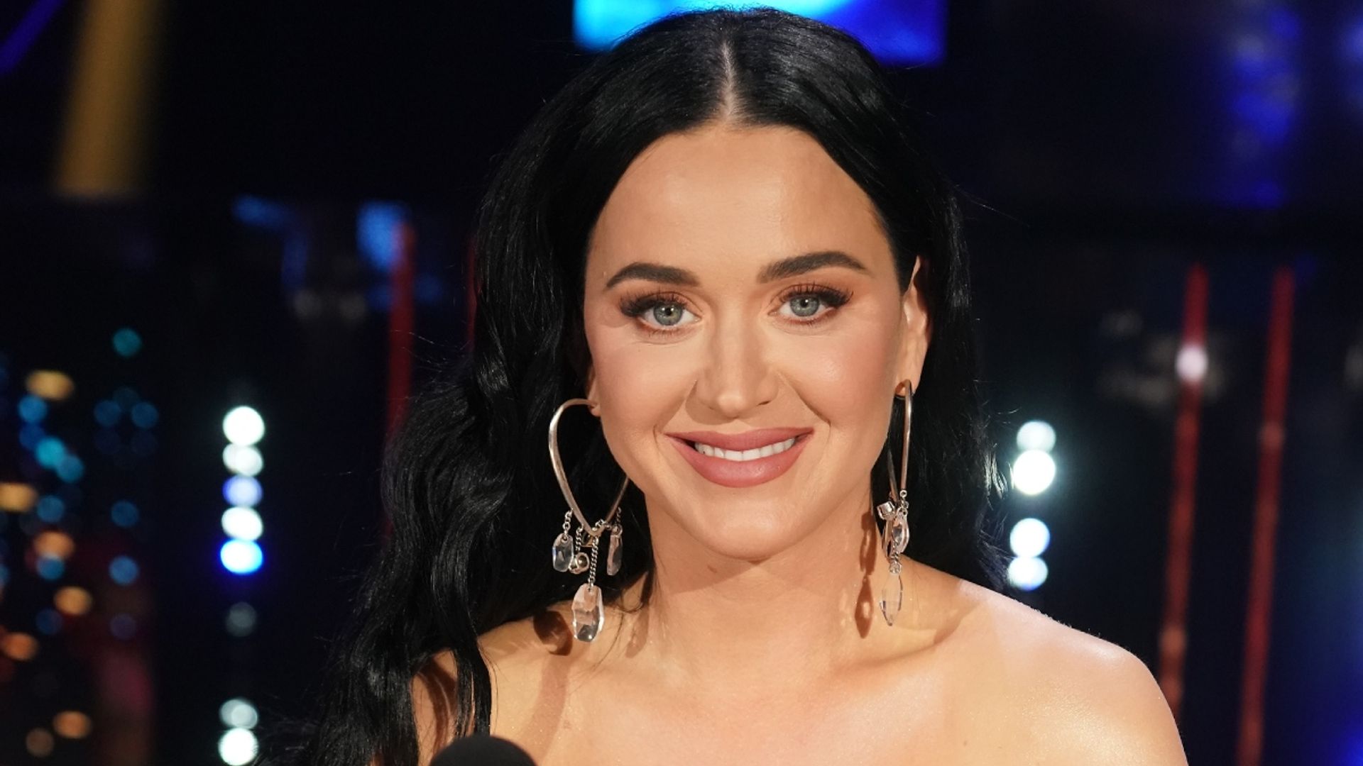 Katy Perry suffers disaster on-air as she appears on American Idol in ...