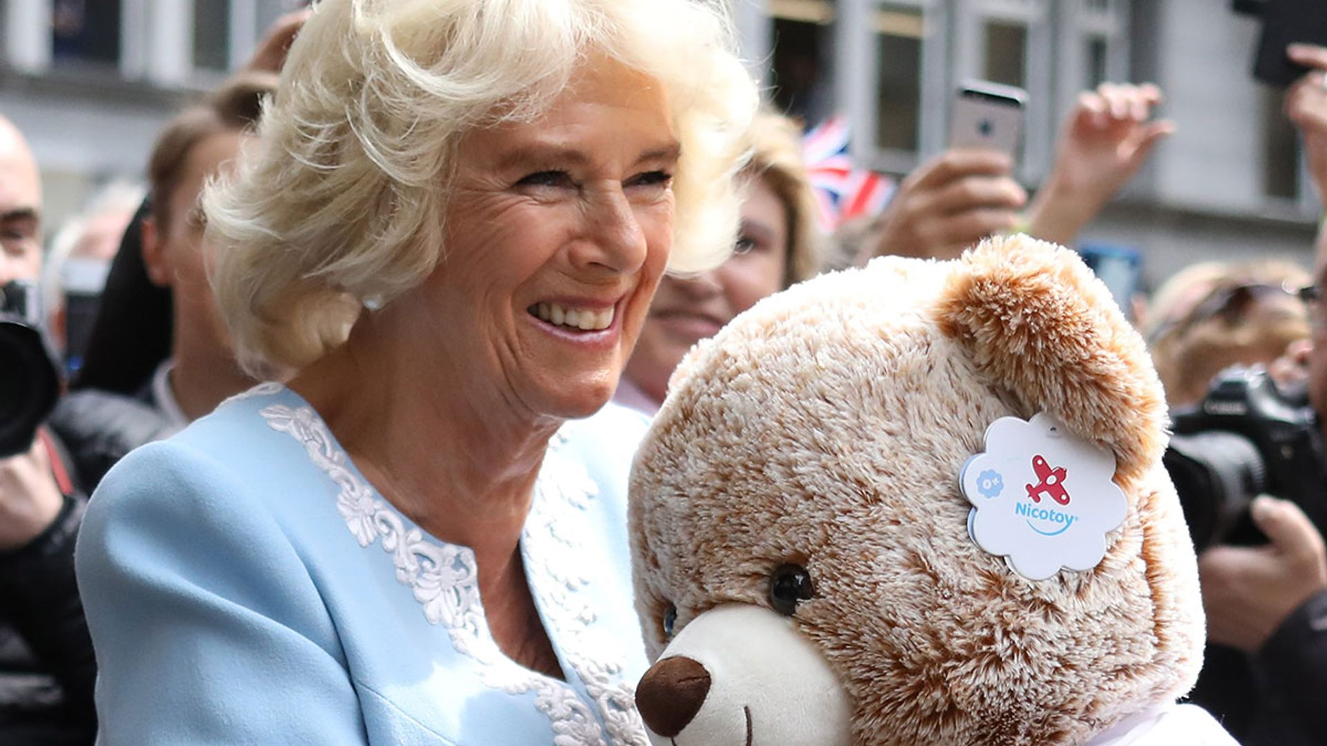 duchess cornwall reaction baby picture